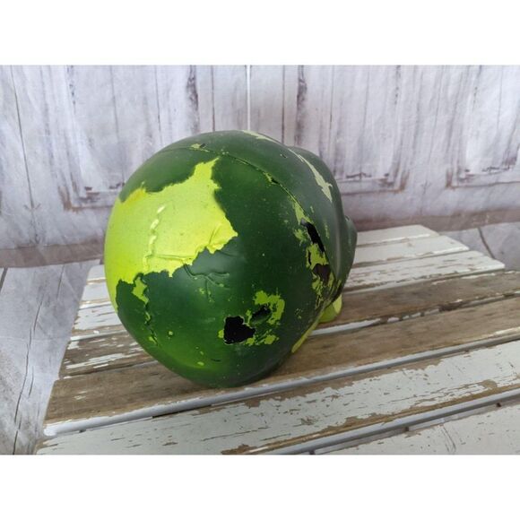 take one strobe skull Halloween decor prop - Picture 5 of 8